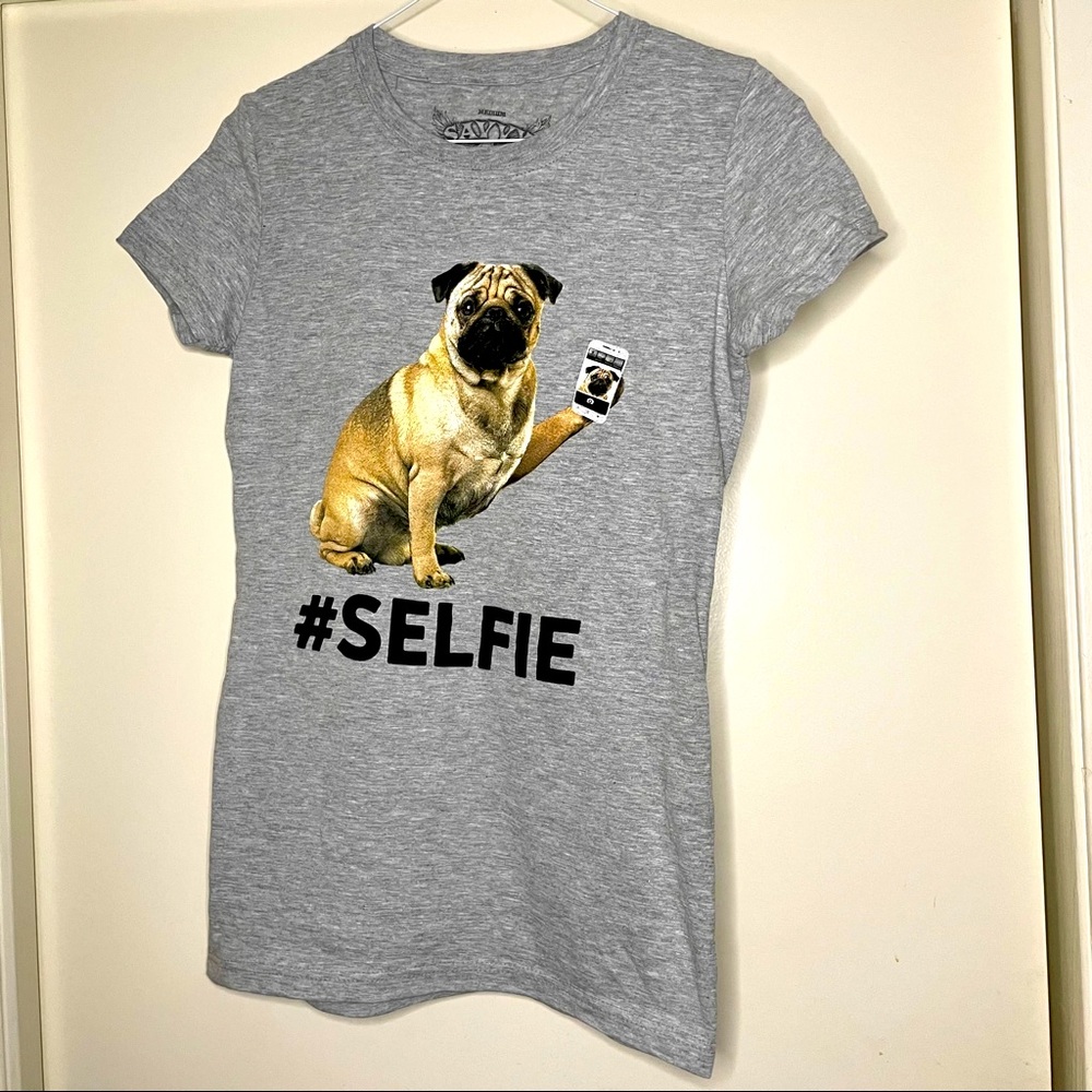 Dog selfie graphic t-shirt